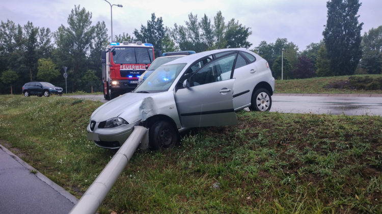 Unfall am Cottbuser Turbokreisel; Foto: Blaulichtreport Lausitz