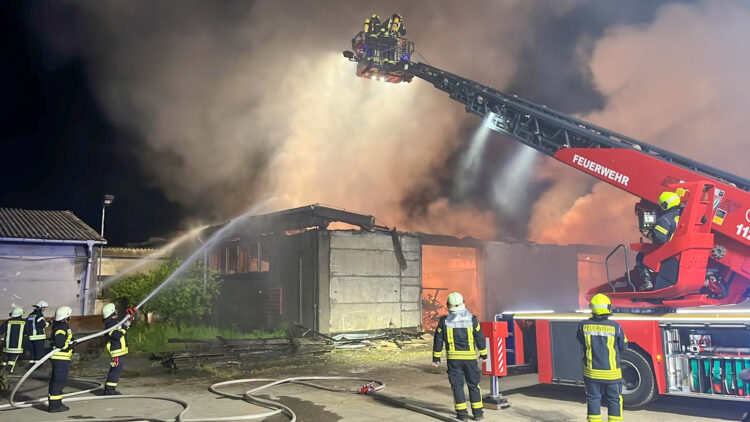 Großbrand in Groß Döbbern, Scheune abgebrannt;; Foto: Blaulichtreport Lausitz