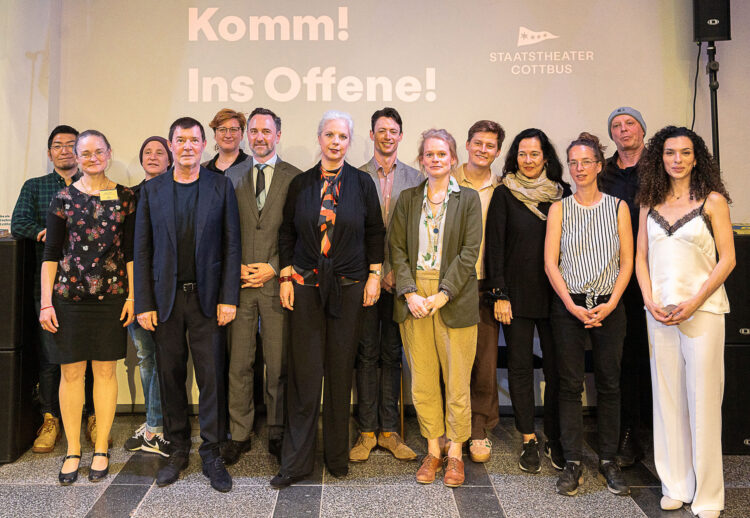 Das künstlerische Team des Staatstheater Cottbus  (Bild: (c) Bernd Schönberger)
