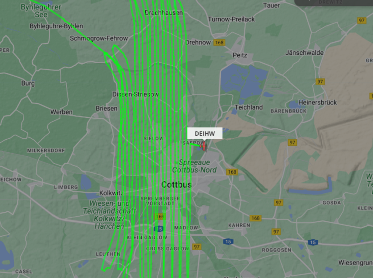 Bereits vor einem Jahr flog eine Cessna für die Erstellung eines 3D-Stadtmodells über Cottbus. (Bild: Screenshot Flightradar)