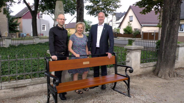 Fam. Dr. Kettlitz von l.n.r. Dr. Richard Kettlitz, Dr. Petra Kettlitz, Mirko Buhr, Bürgermeister