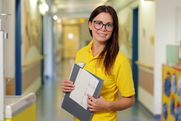 Oberärztin Dr. Nadine Friedrich verstärkt das Team der Klinik für Kinder- und Jugendmedizin der Sana Kliniken Niederlausitz in Lauchhammer. (Bild: SKN, Steffen Rasche)