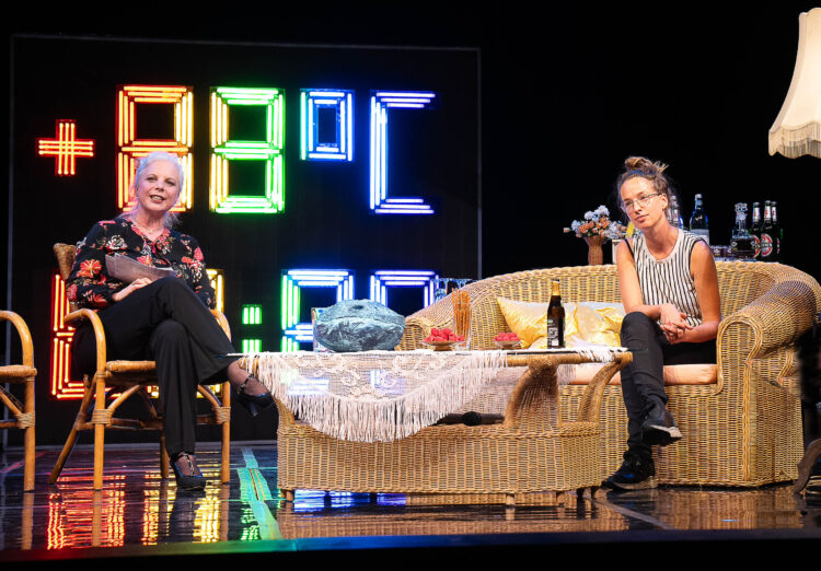 Die Gastgeberinnen beim Talk-Format „Lampenfieber live!“: (links) Corinna Jarosch und (rechts) Franziska Benack  (Foto: Bernd Schönberger)