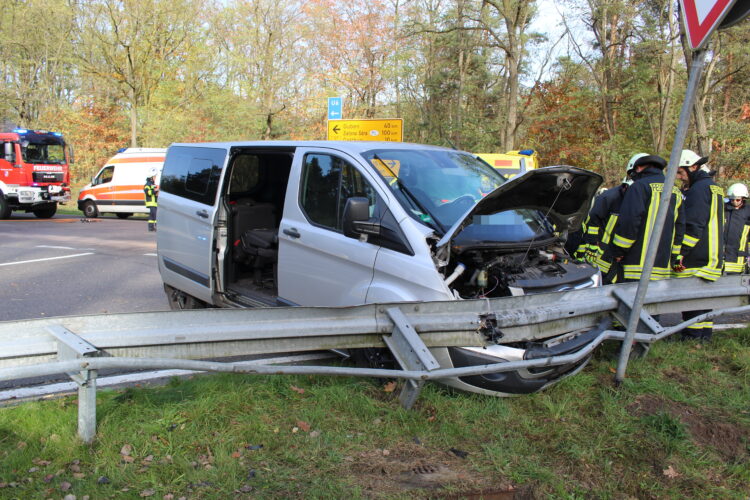 Verkehrsunfall an der A15-Abfahrt Roggosen; Foto: Blaulichtreport Lausitz