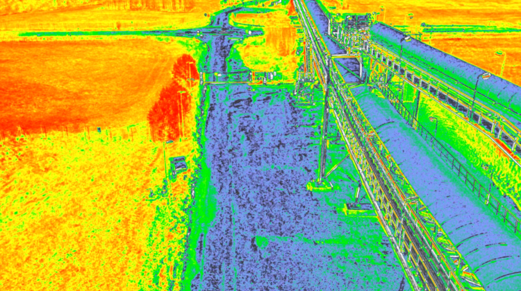 Wärmebild-Aufnahme einer autonomen Drohne im Tagebau Jänschwalde (Bild: LEAG)