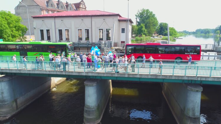 Die Buslinie 895 wurde 2018 zum Frühling an der Neiße feierlich eröffnet.  © Stadt Guben, Fotograf: Krzysztof Zdobylak